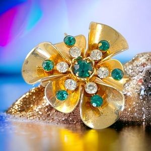 Vintage Ciner Pave Rhinestones & Gold Tone Pansy Flower Brooch
